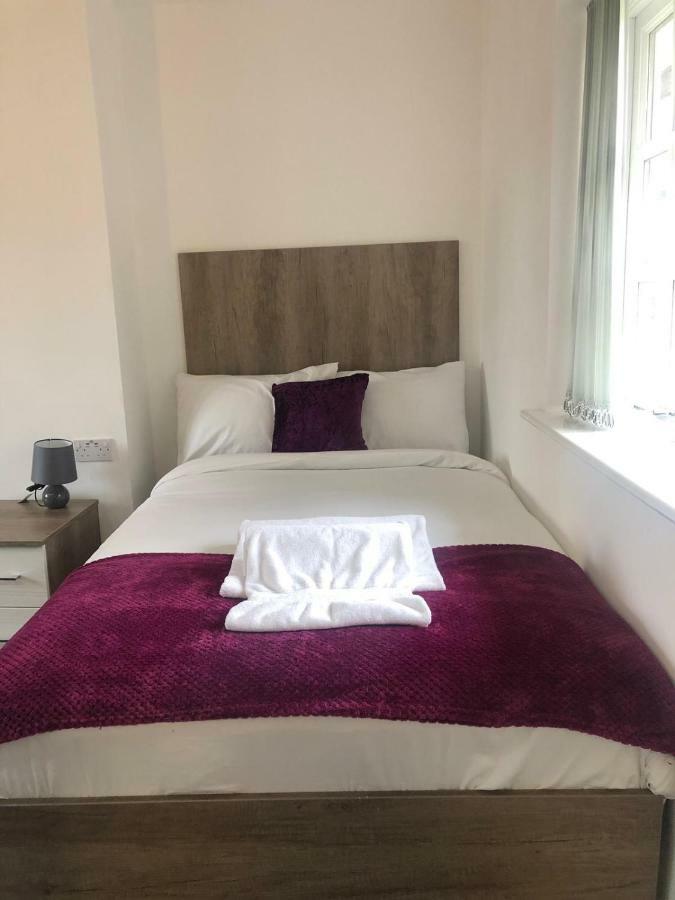Lancaster Place Apartment *